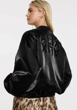 Blazers & Jasjes|Jassen><noscript><img width=