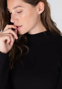 Shirts><noscript><img width=