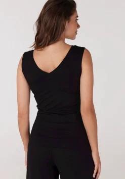 Shirts><noscript><img width=