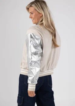 Blazers & Jasjes|Jassen><noscript><img width=