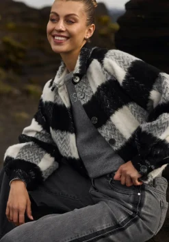 Blazers & Jasjes><noscript><img width=