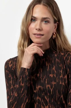 Shirts><noscript><img width=